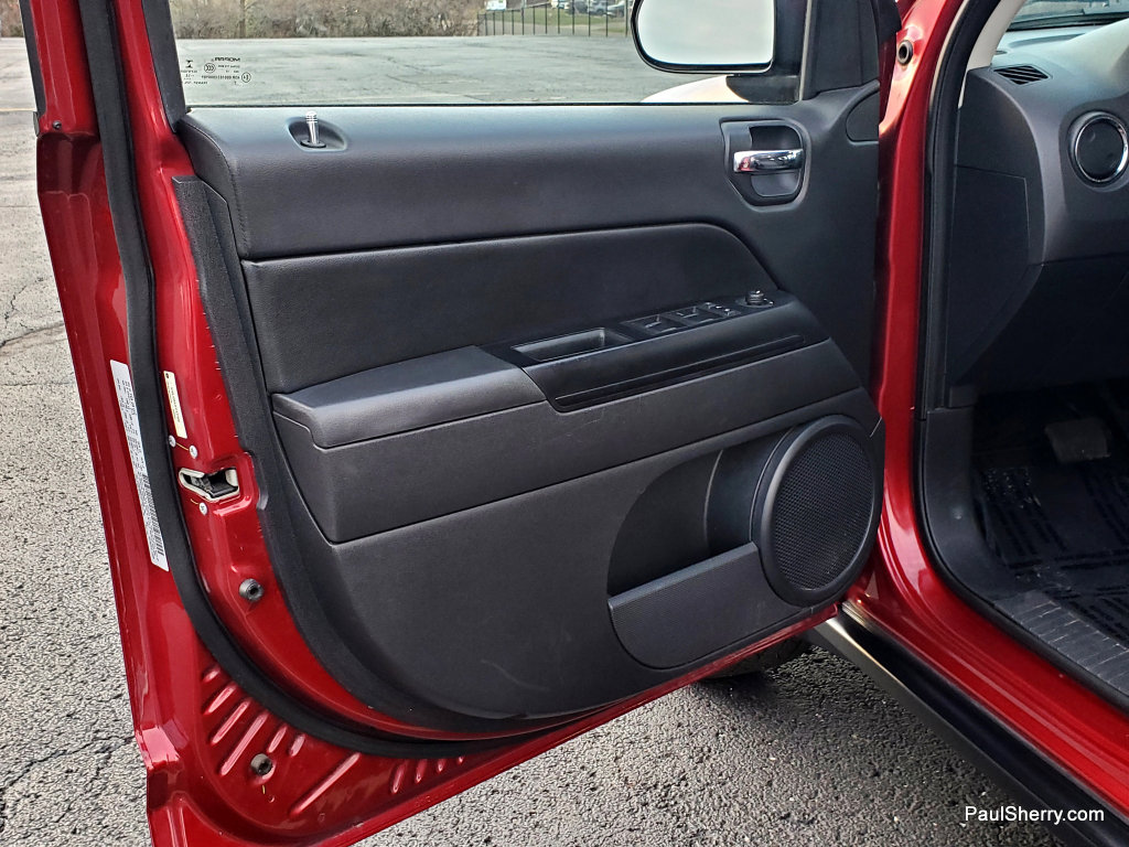 Used 2015 Jeep Compass Sport w/ Power Value Group image 18