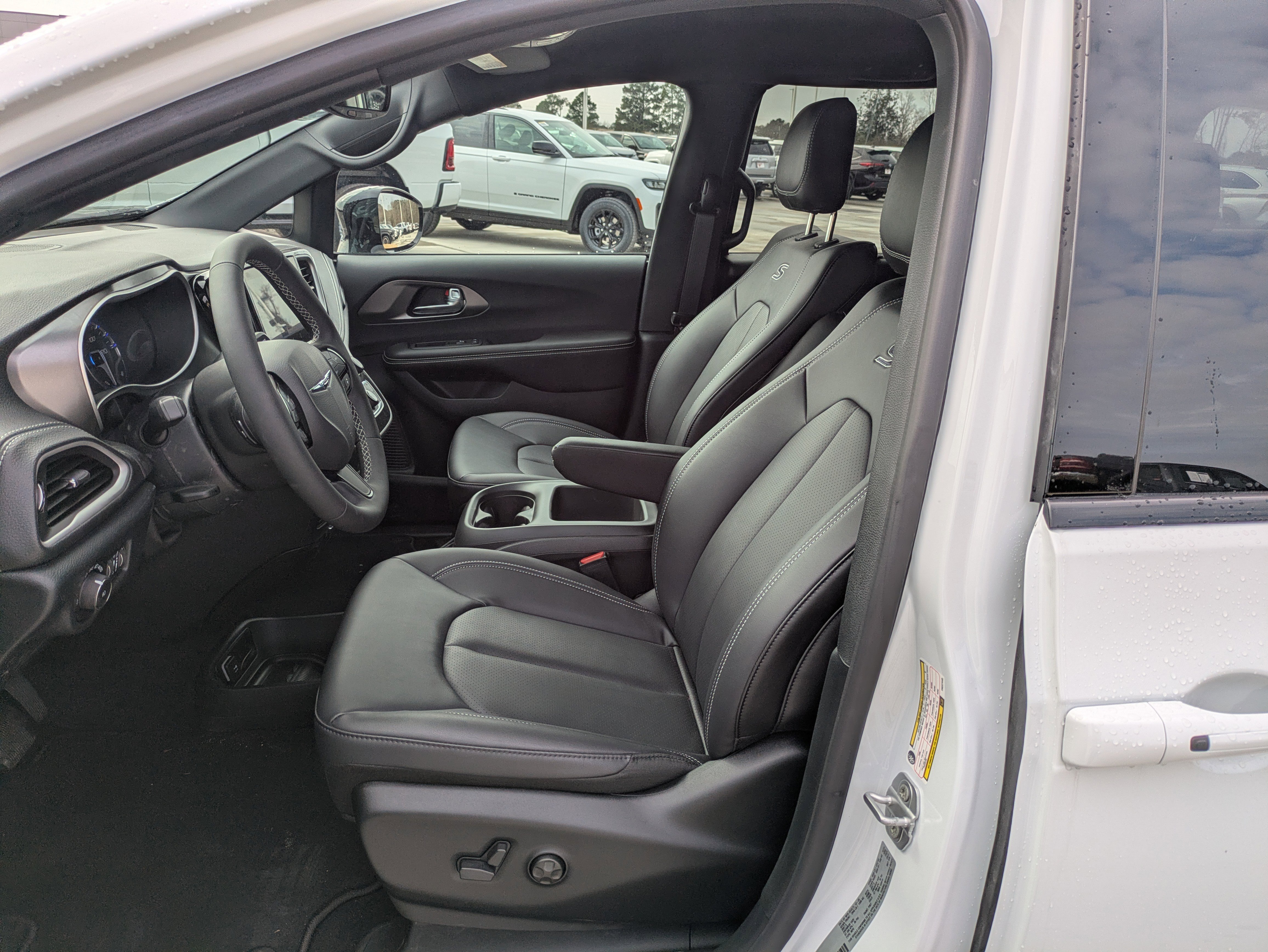 New 2026 Chrysler Pacifica Select w/ S Appearance Package FWD image 10