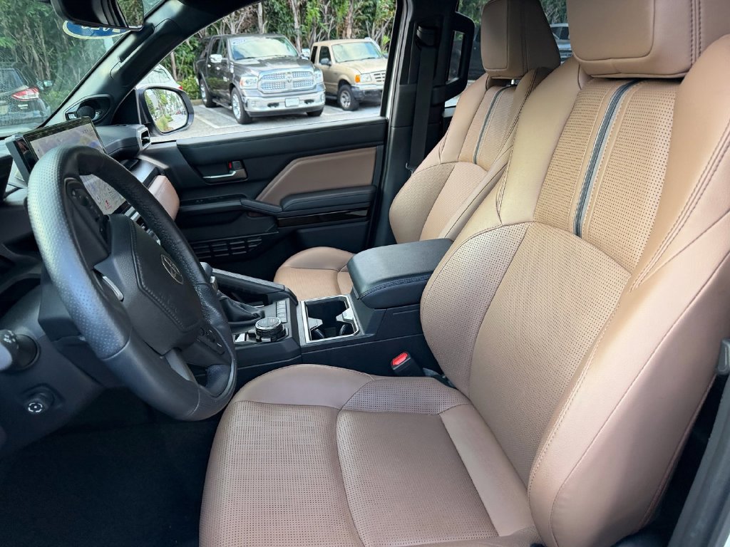 Used 2025 Toyota 4Runner Limited AWD/4WD image 11