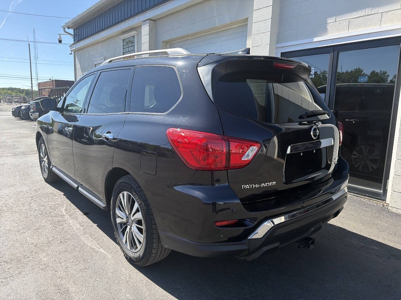 Used 2019 Nissan Pathfinder SL AWD/4WD image 8