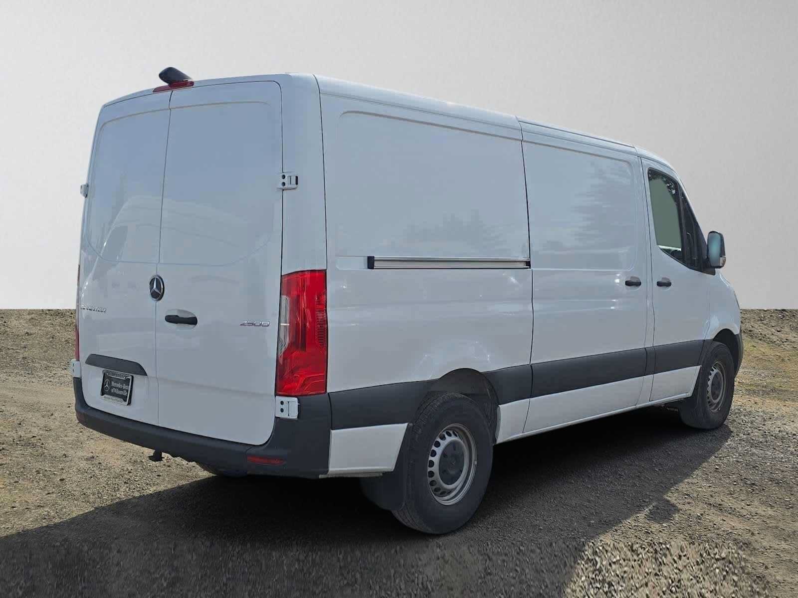 Used 2025 Mercedes-Benz Sprinter 2500 image 3