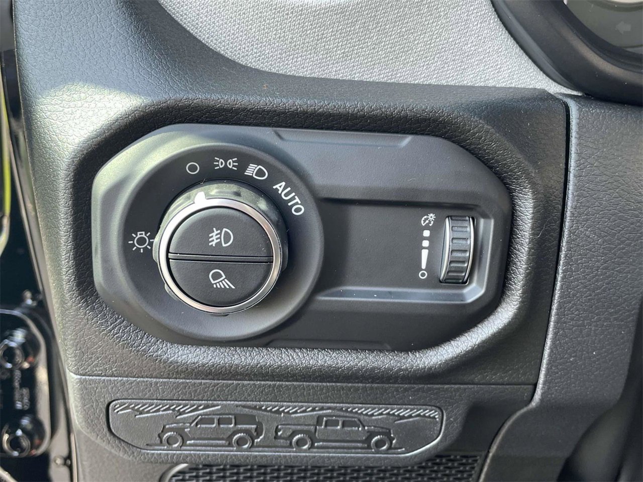 New 2025 Jeep Gladiator Sport image 12