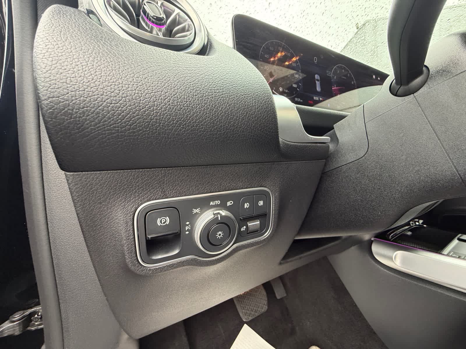Used 2024 Mercedes-Benz GLB 250 4MATIC image 31