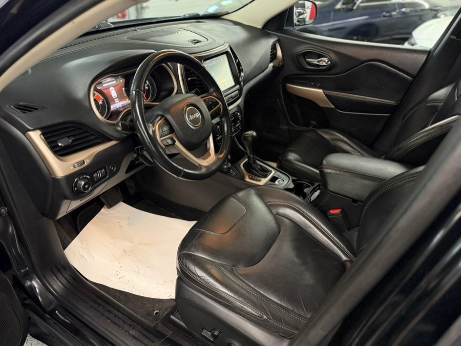 Used 2018 Jeep Cherokee Limited w/ High Altitude Package AWD/4WD image 15