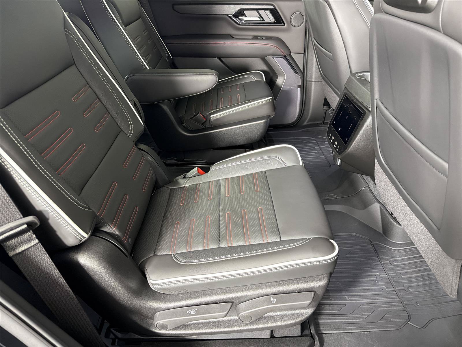 New 2026 GMC Yukon AT4 Ultimate w/ LPO, Floor Liner Package AWD/4WD image 15