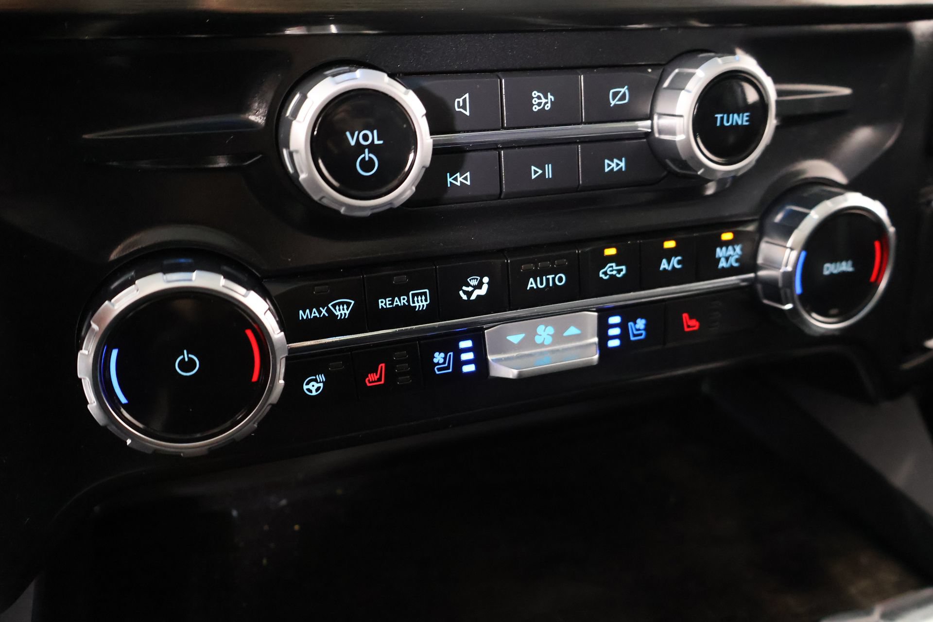 Used 2024 Ford F250 Lariat w/ Lariat Ultimate Package AWD/4WD image 8