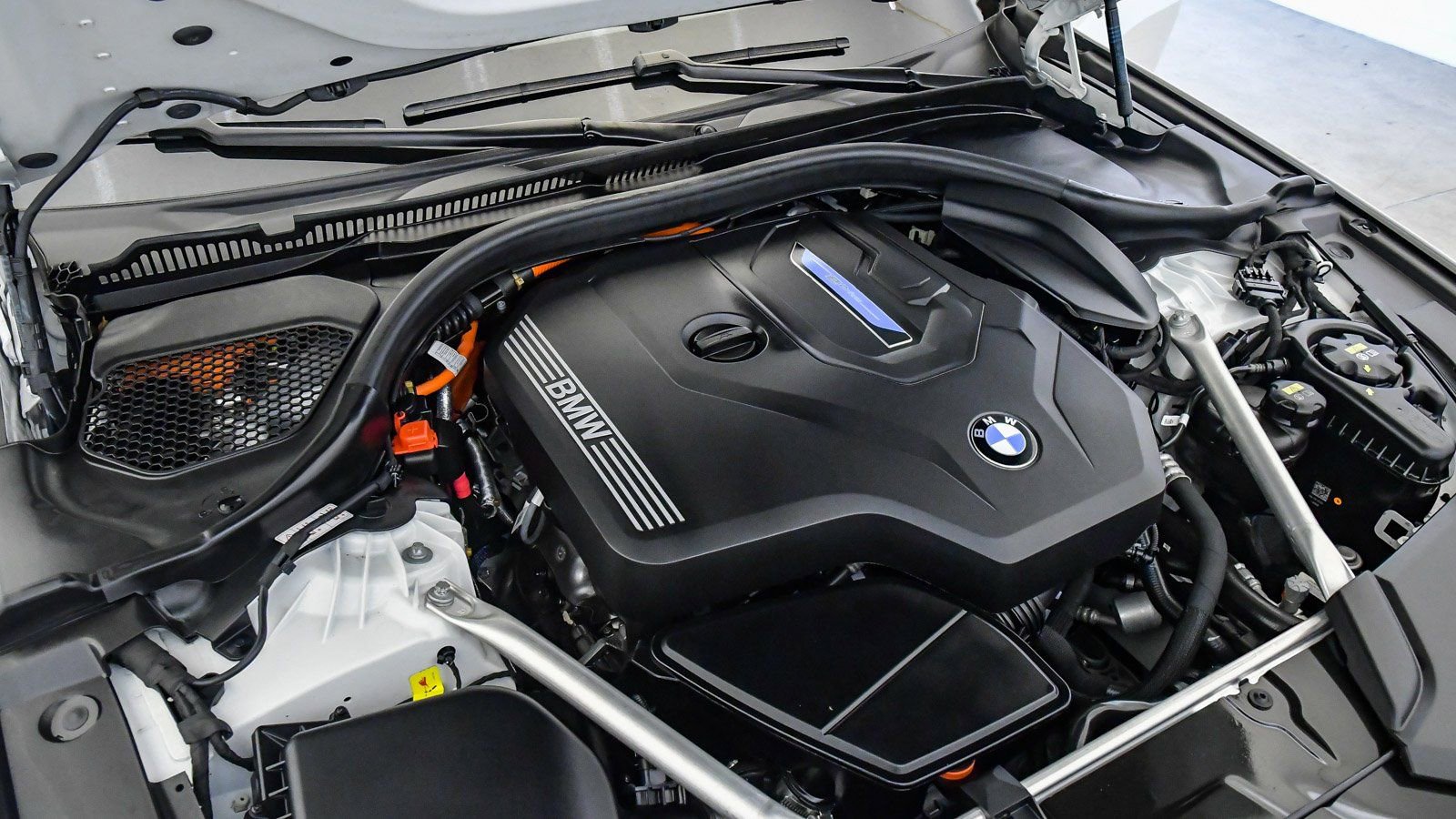 Certified 2023 BMW 530e w/ Convenience Package image 26