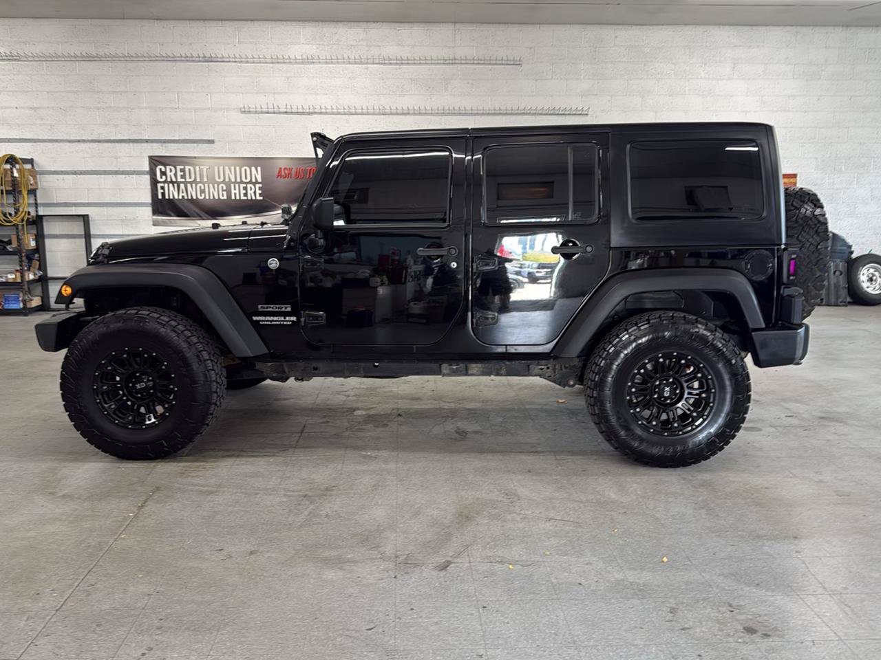 Used 2013 Jeep Wrangler Unlimited Sport w/ Connectivity Group AWD/4WD image 91