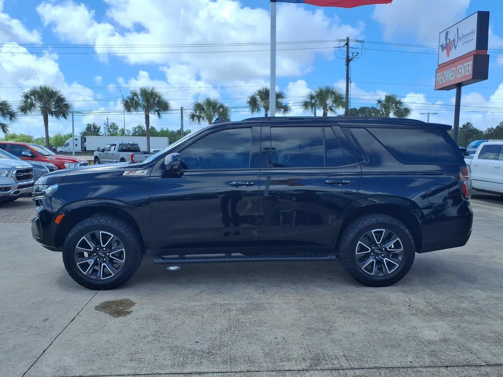 Used 2021 Chevrolet Tahoe Z71 w/ Z71 Off-Road Package AWD/4WD image 9