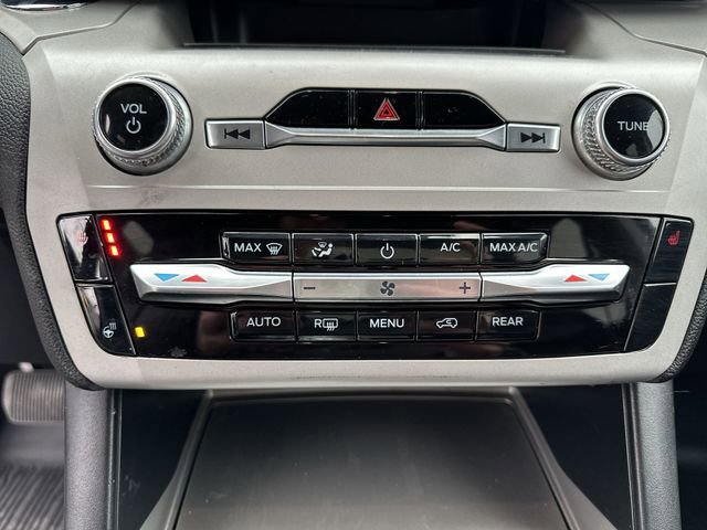 Used 2023 Ford Explorer XLT w/ Equipment Group 202A image 20