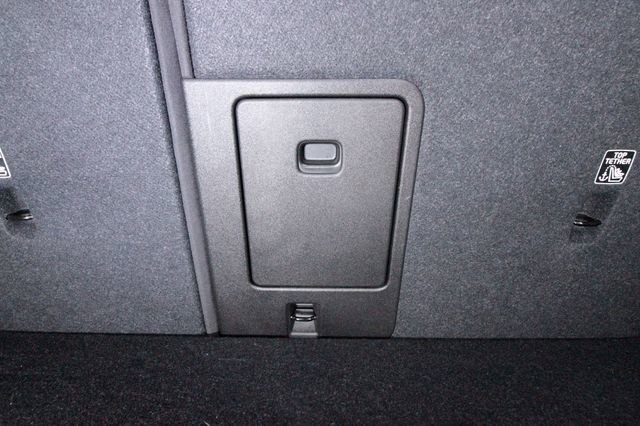 Certified 2025 Volvo XC40 B5 Core image 26