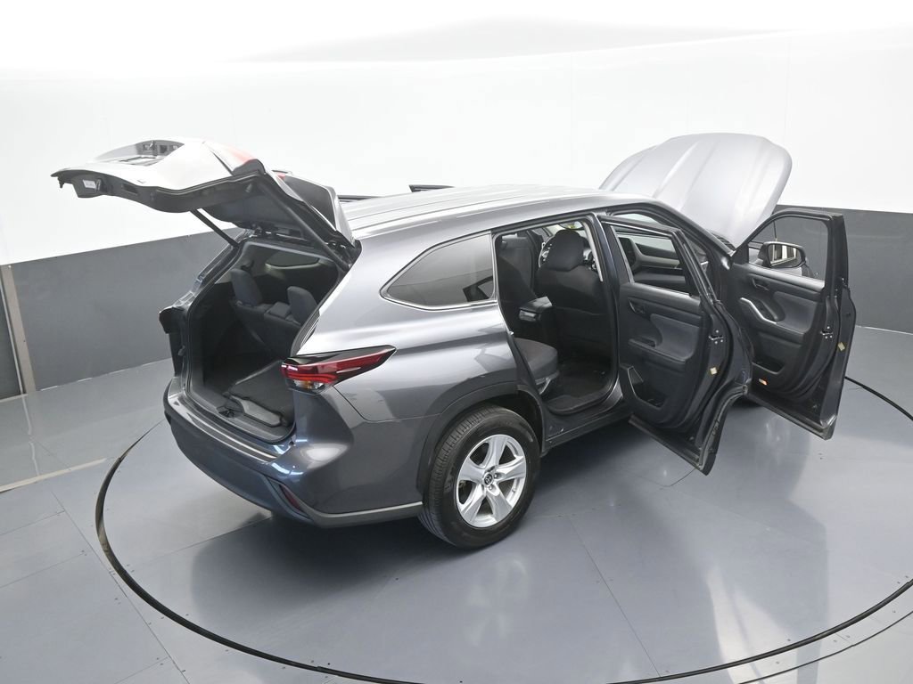 Used 2024 Toyota Highlander LE image 97