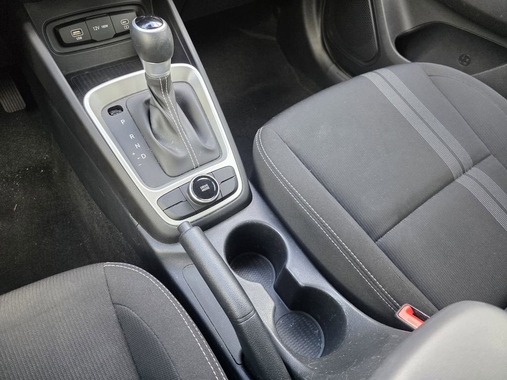 Used 2023 Hyundai Venue SEL FWD image 21