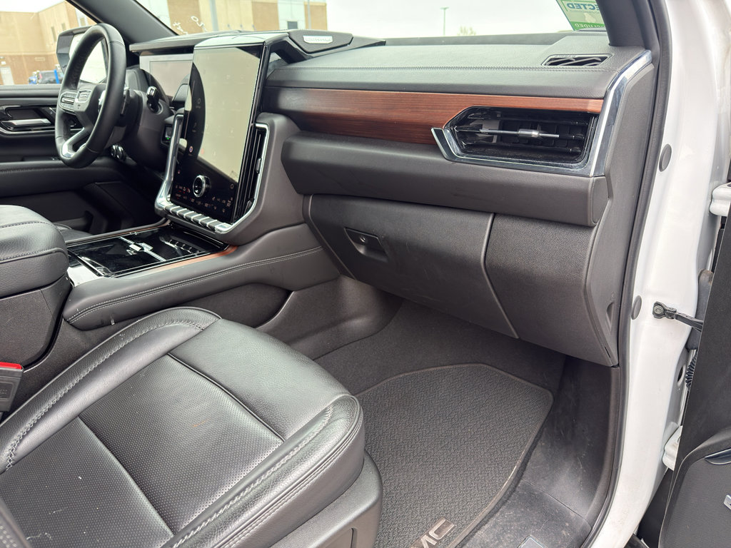 Used 2025 GMC Yukon XL Denali AWD/4WD image 47