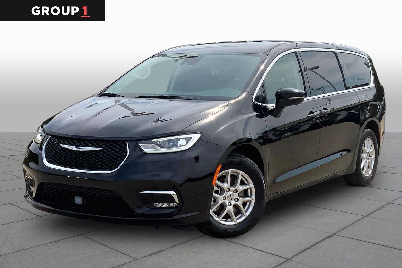Used 2024 Chrysler Pacifica Touring-L FWD image 1