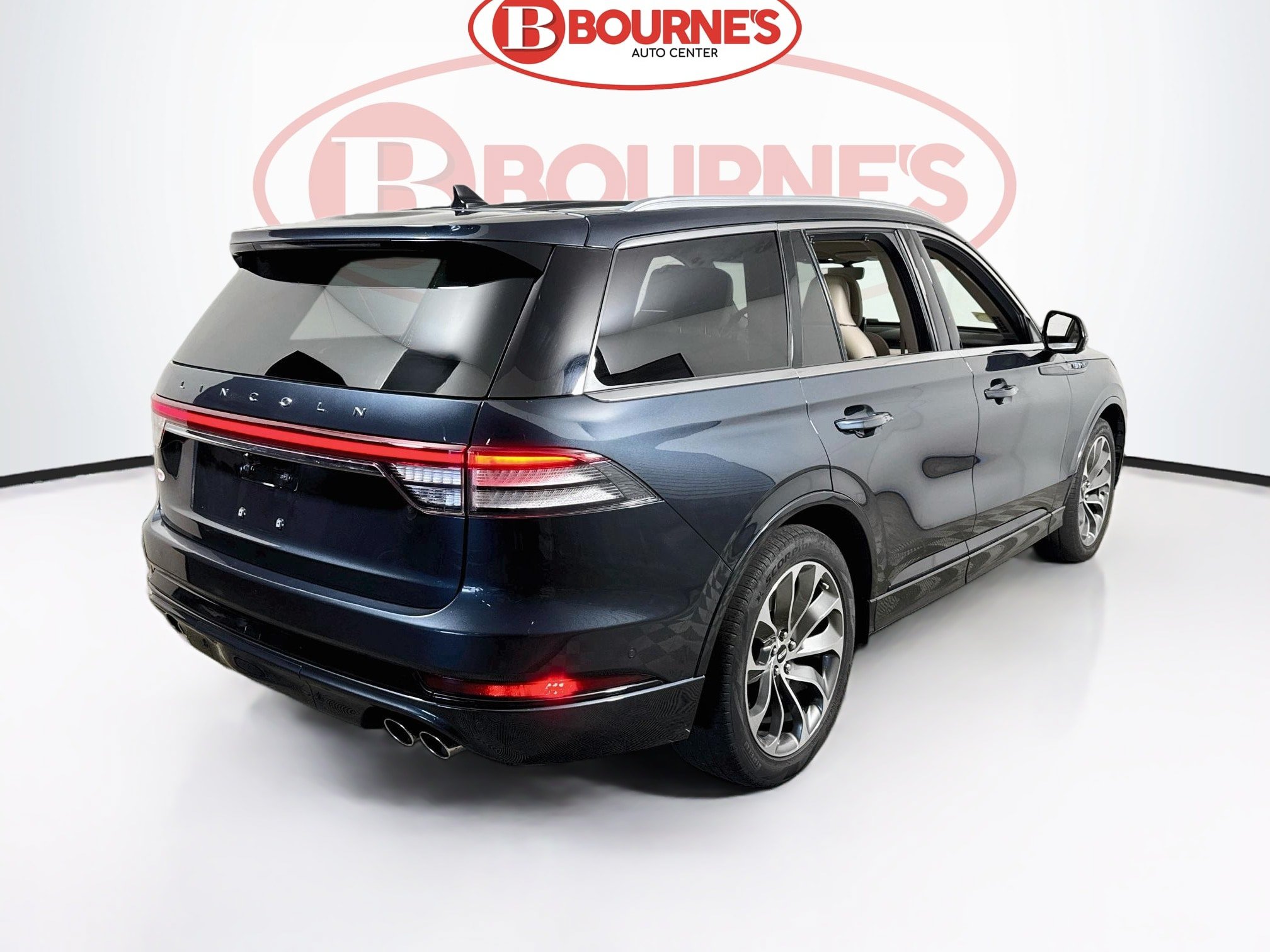 Used 2022 Lincoln Aviator Grand Touring w/ Equipment Group 301A AWD/4WD image 12