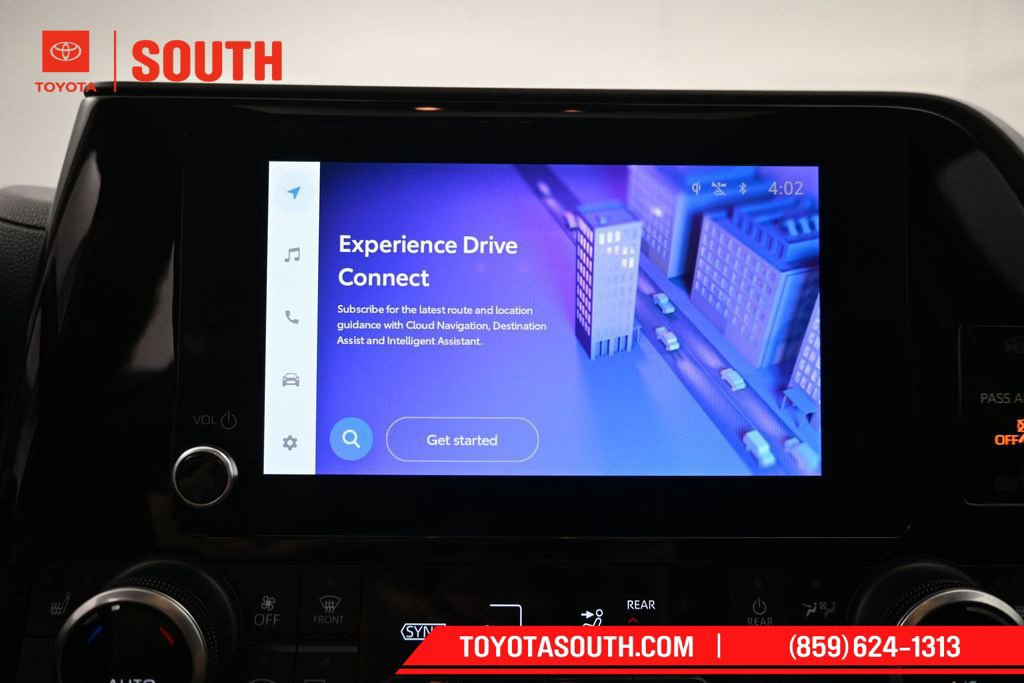 Used 2023 Toyota Highlander XLE AWD/4WD image 13