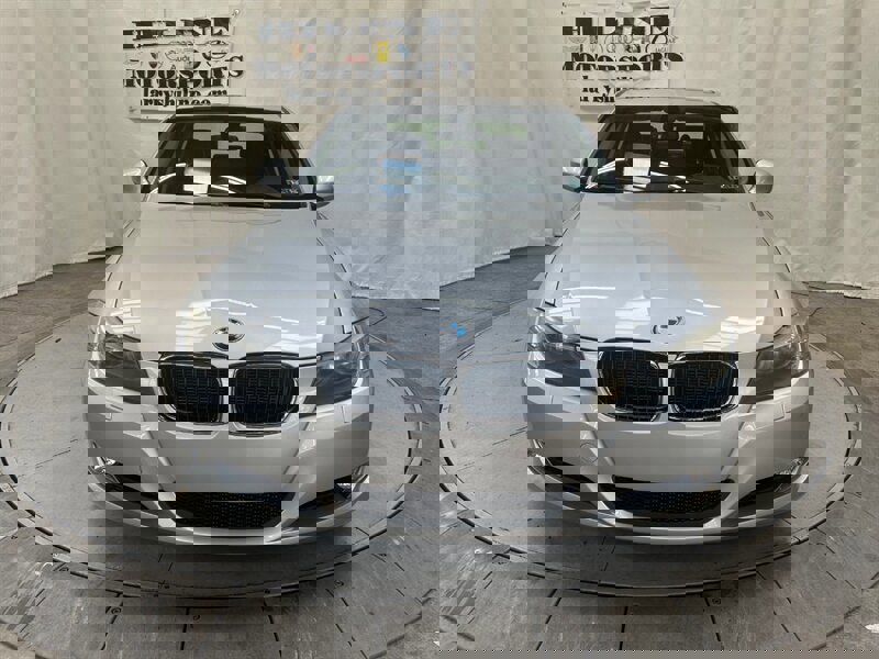 Used 2011 BMW 328i xDrive Sedan w/ Premium Pkg 2 image 4