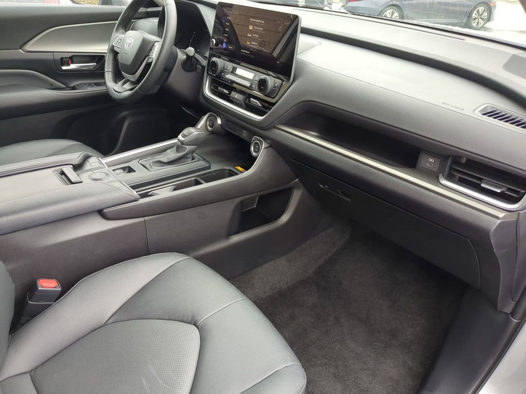 Used 2025 Toyota Grand Highlander AWD image 33