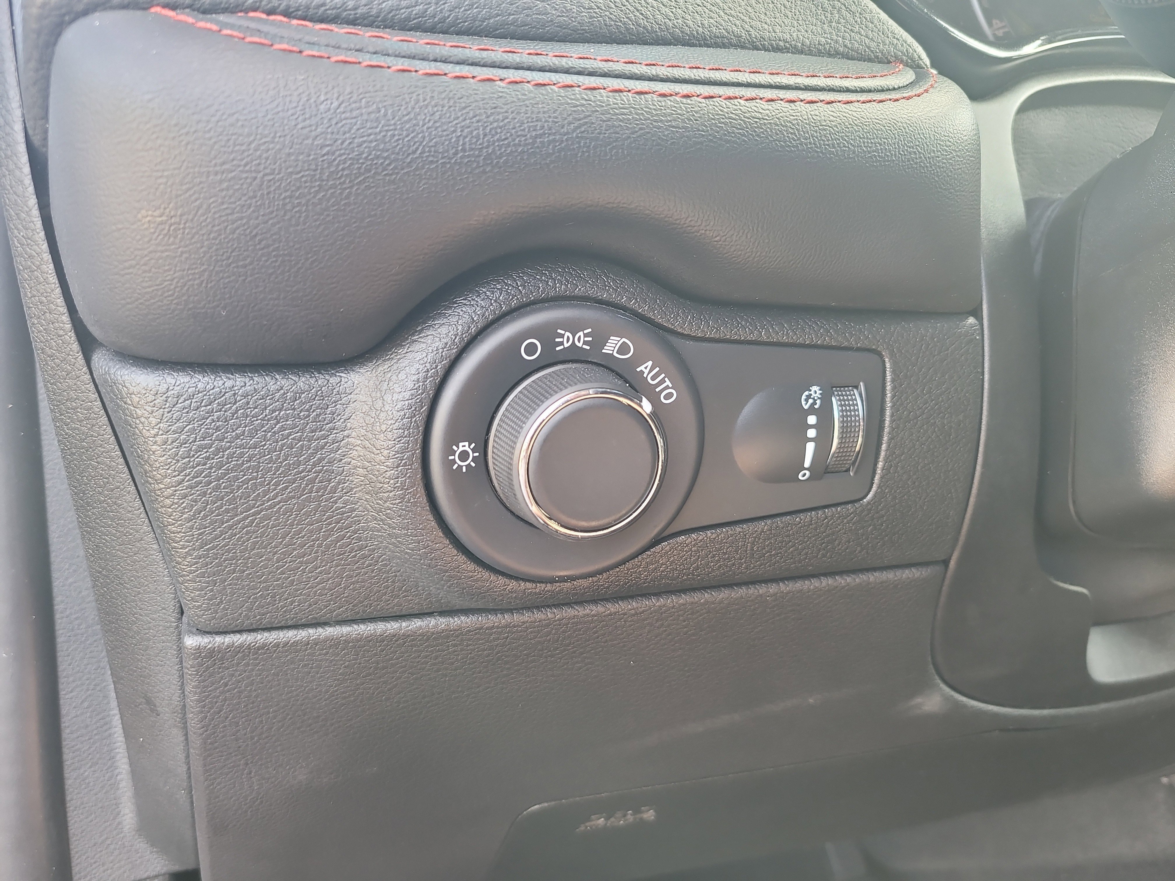 Used 2024 Dodge Durango GT RWD image 32