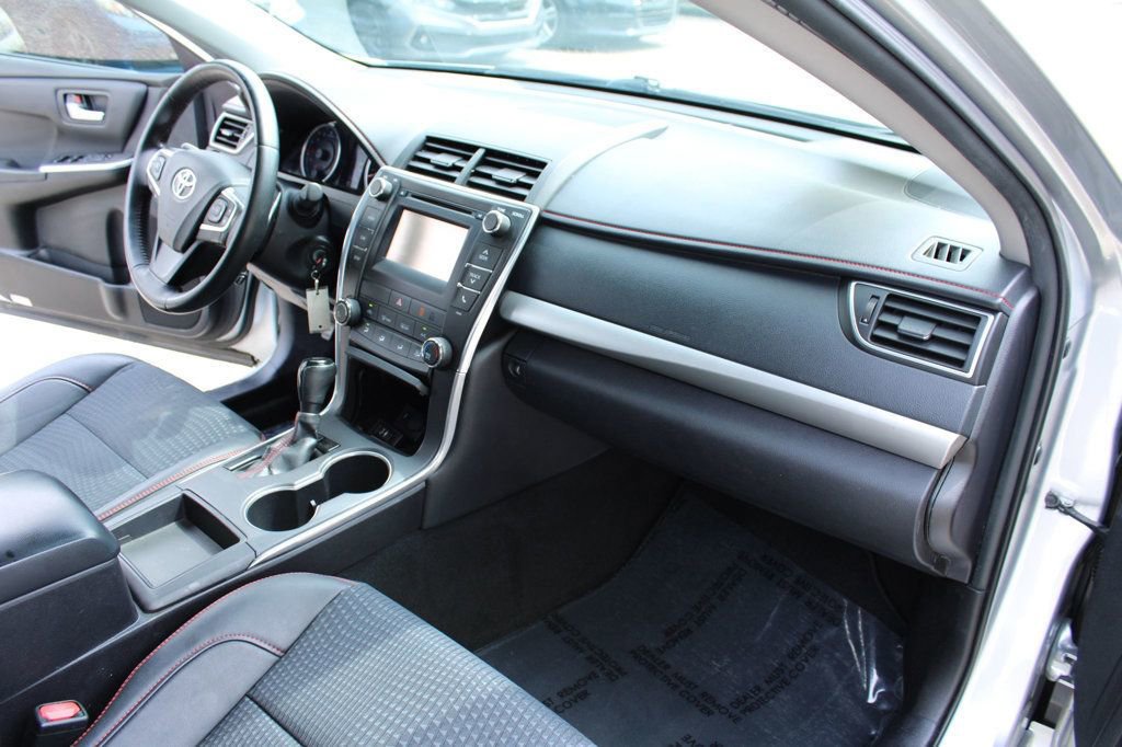 Used 2015 Toyota Camry SE image 25