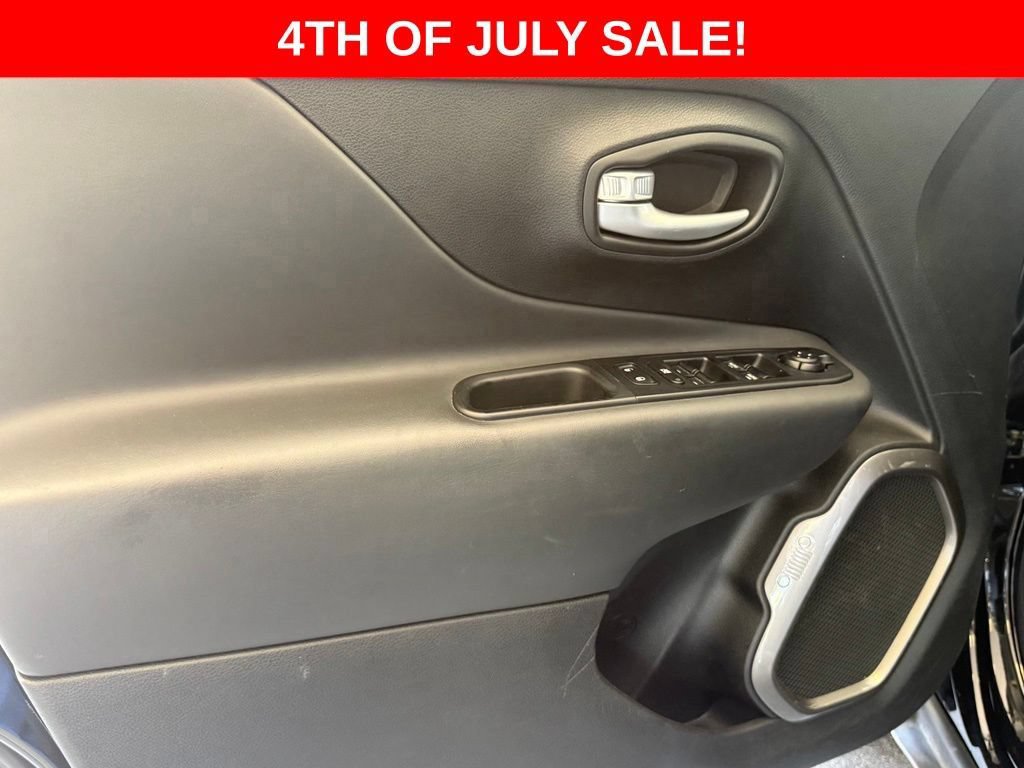 Used 2023 Jeep Renegade Latitude AWD/4WD image 11