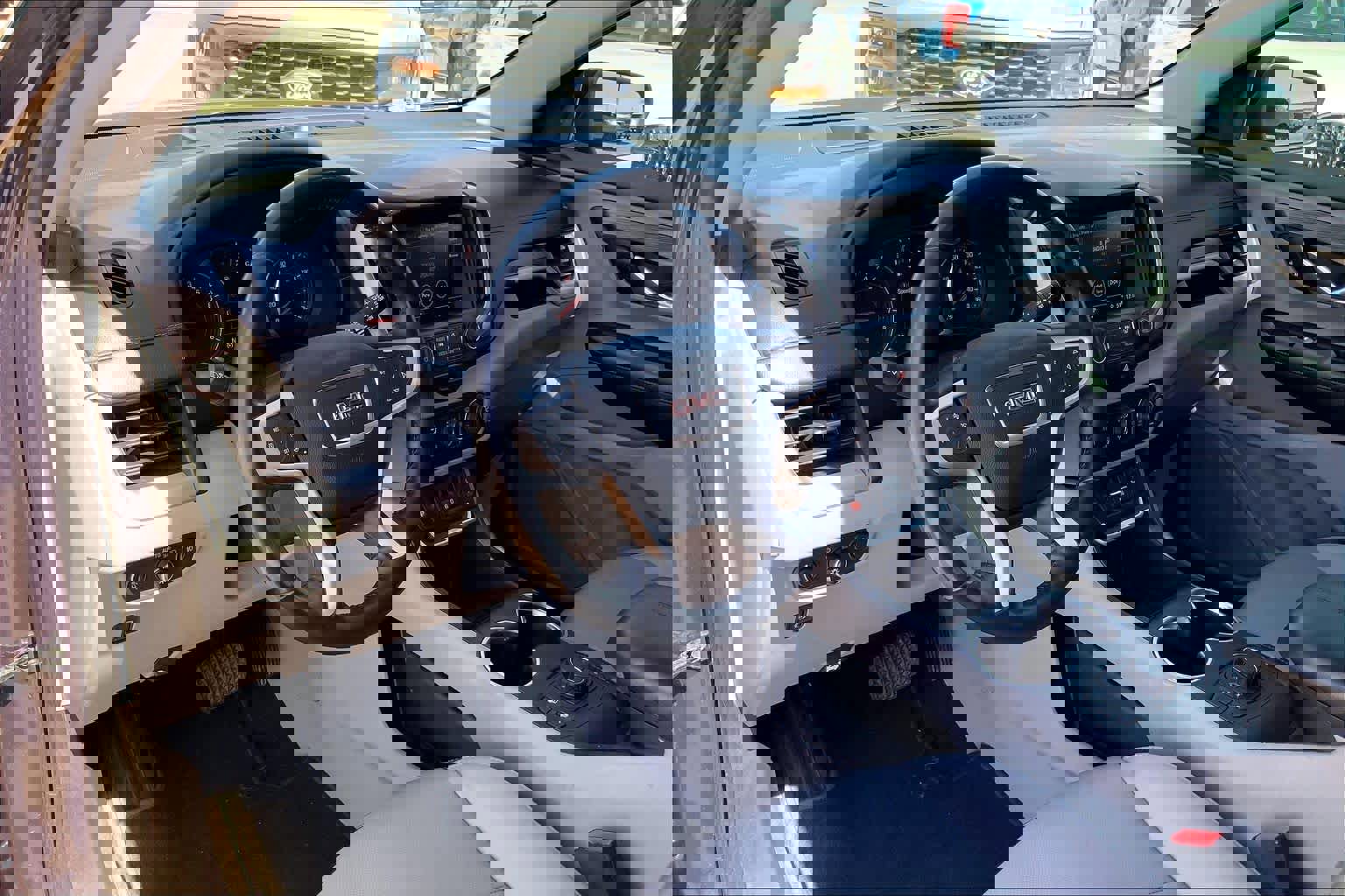 Used 2018 GMC Terrain SLT w/ Preferred Package image 18