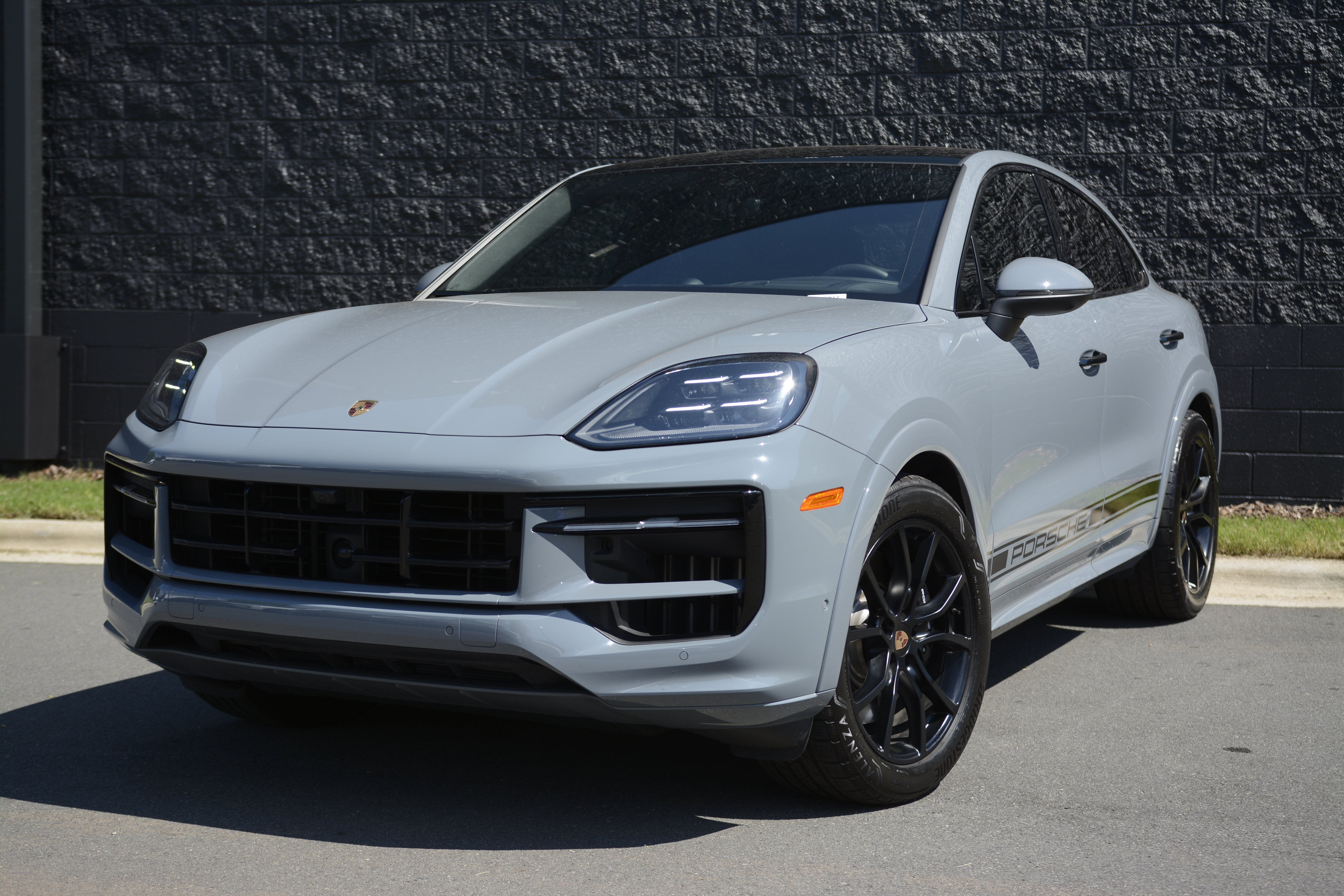Certified 2025 Porsche Cayenne S AWD/4WD image 43