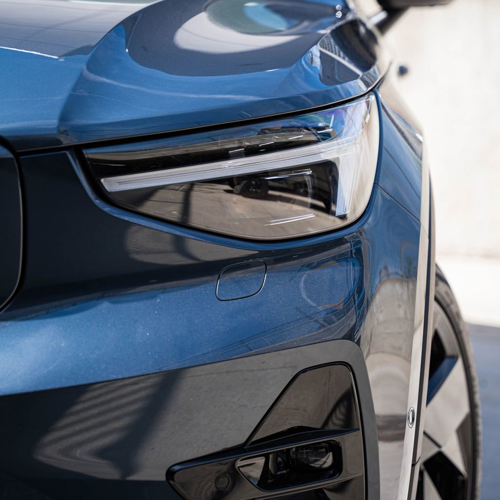 New 2026 Volvo EX40 Ultra AWD/4WD image 3