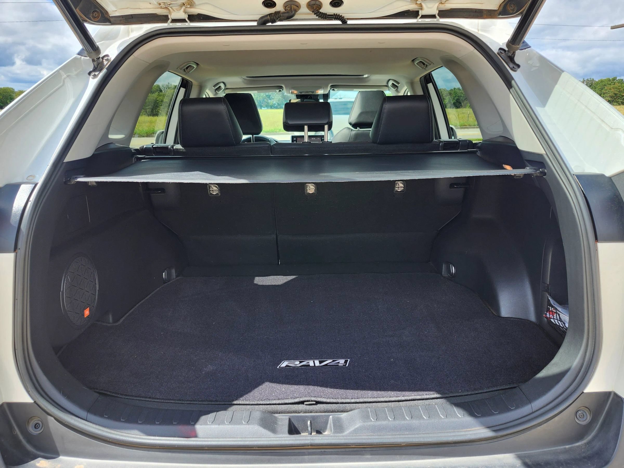 Used 2019 Toyota RAV4 Limited w/ Carpet Mat Package AWD/4WD image 17