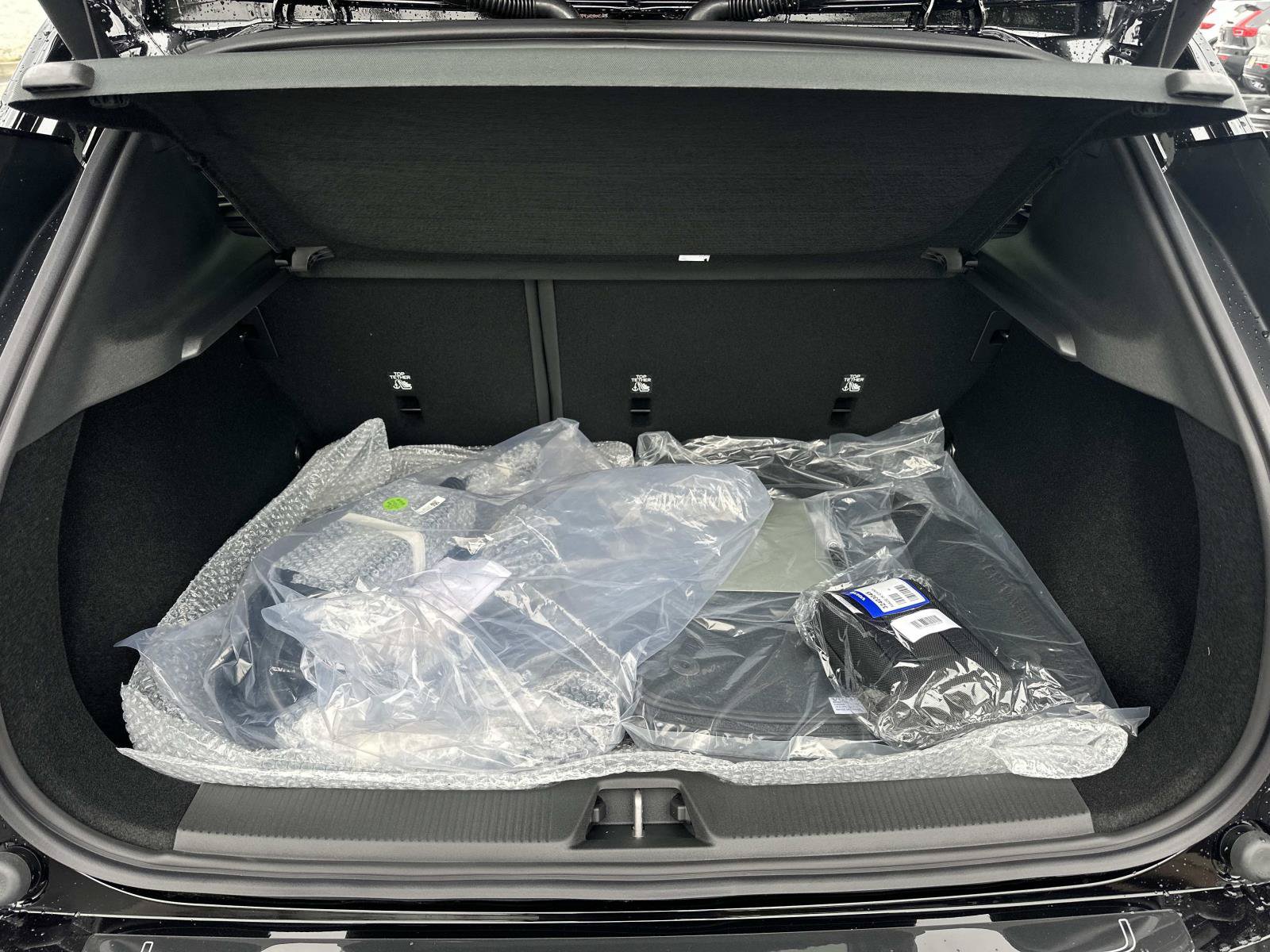 New 2026 Volvo EX30 Cross Country Ultra w/ Protection Package Premier AWD/4WD image 18