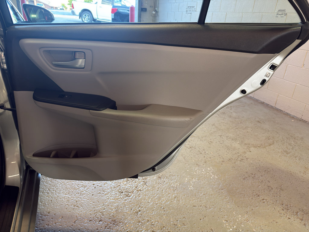 Used 2016 Toyota Camry SE FWD image 26