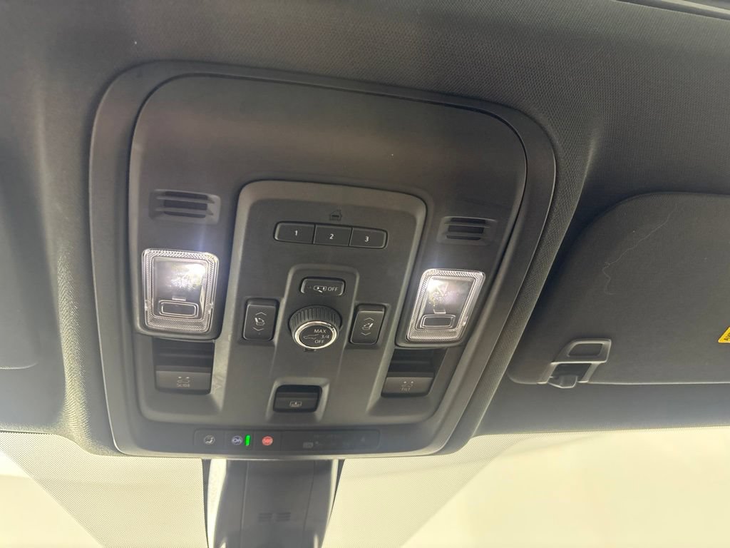 Used 2021 Chevrolet Tahoe High Country w/ Premium Package AWD/4WD image 32