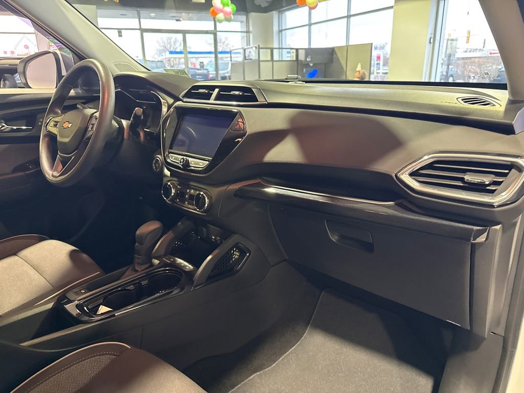 Certified 2021 Chevrolet TrailBlazer LT w/ Convenience Package image 38