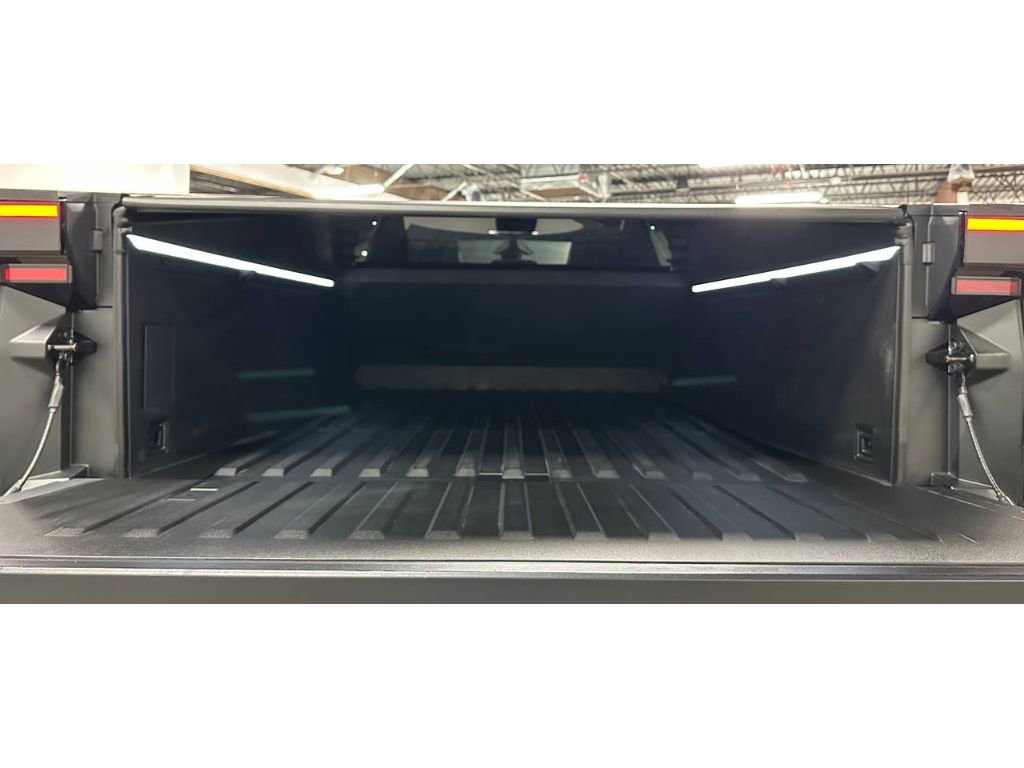 Used 2024 Tesla Cybertruck AWD Crew Cab image 15