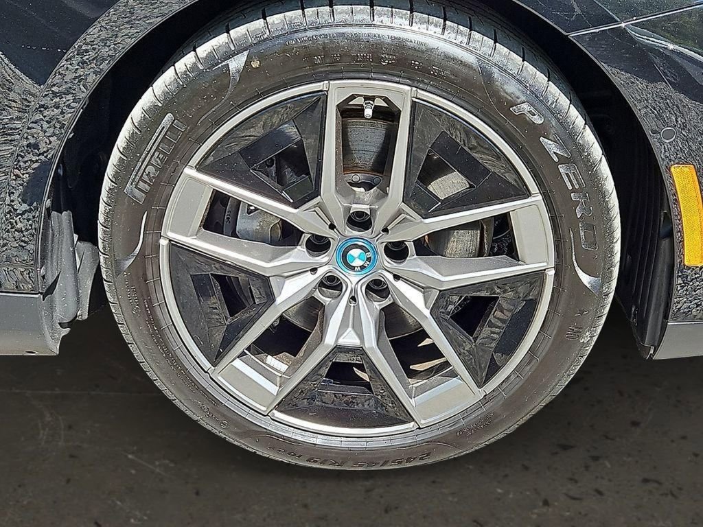 Used 2025 BMW i5 xDrive40 image 8