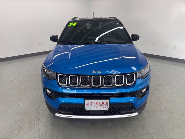 Used 2024 Jeep Compass Limited AWD/4WD image 2