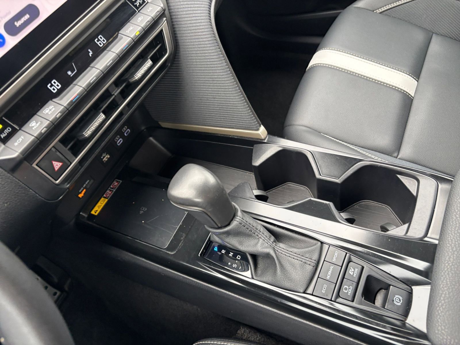 Used 2025 Toyota Camry SE FWD image 41