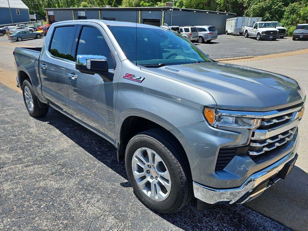 Used 2023 Chevrolet Silverado 1500 LTZ AWD/4WD image 4