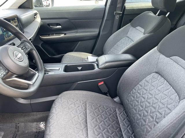 Used 2025 Nissan Kicks SV FWD image 19