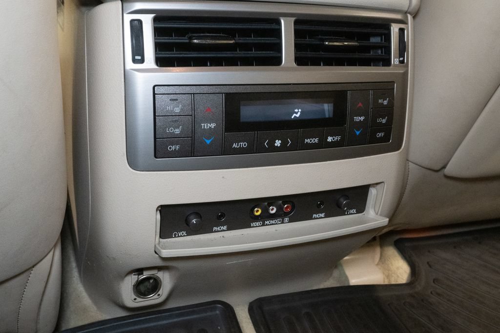 Used 2015 Lexus LX 570 4WD w/ Luxury Package image 31