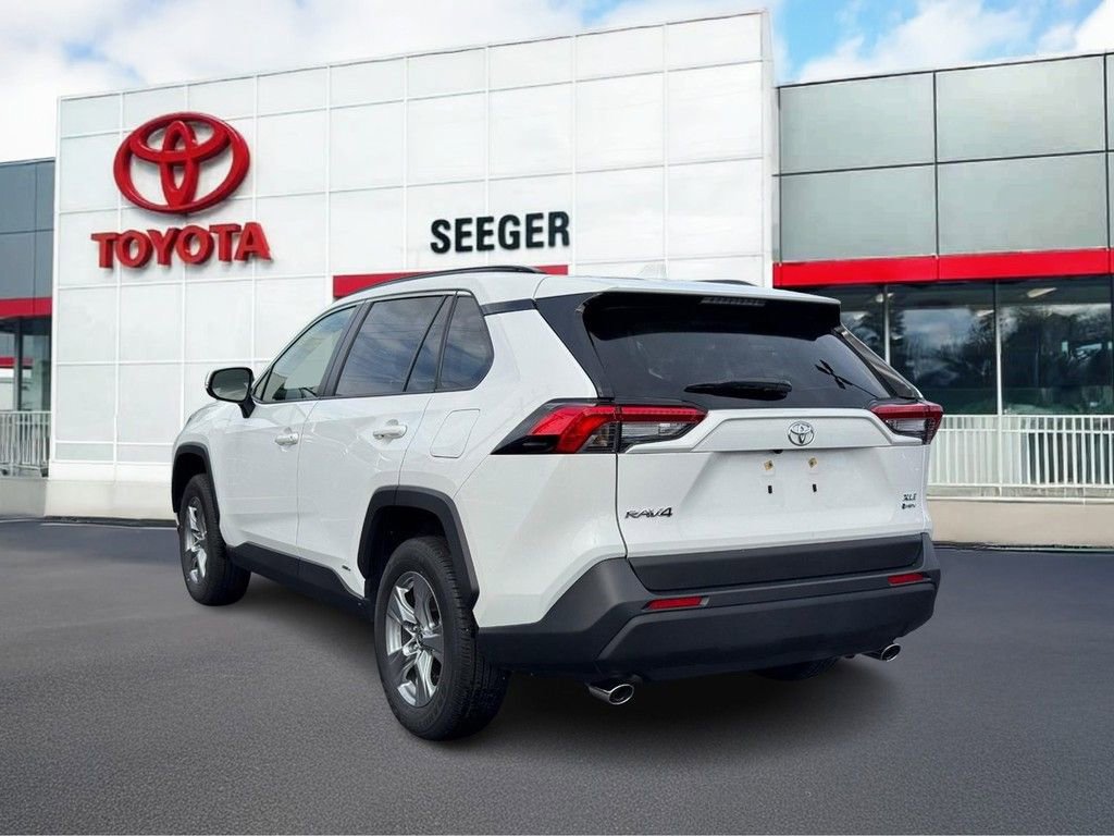 Used 2025 Toyota RAV4 XLE AWD/4WD image 8
