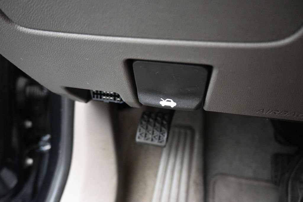 Used 2017 Chevrolet Malibu LT FWD image 26