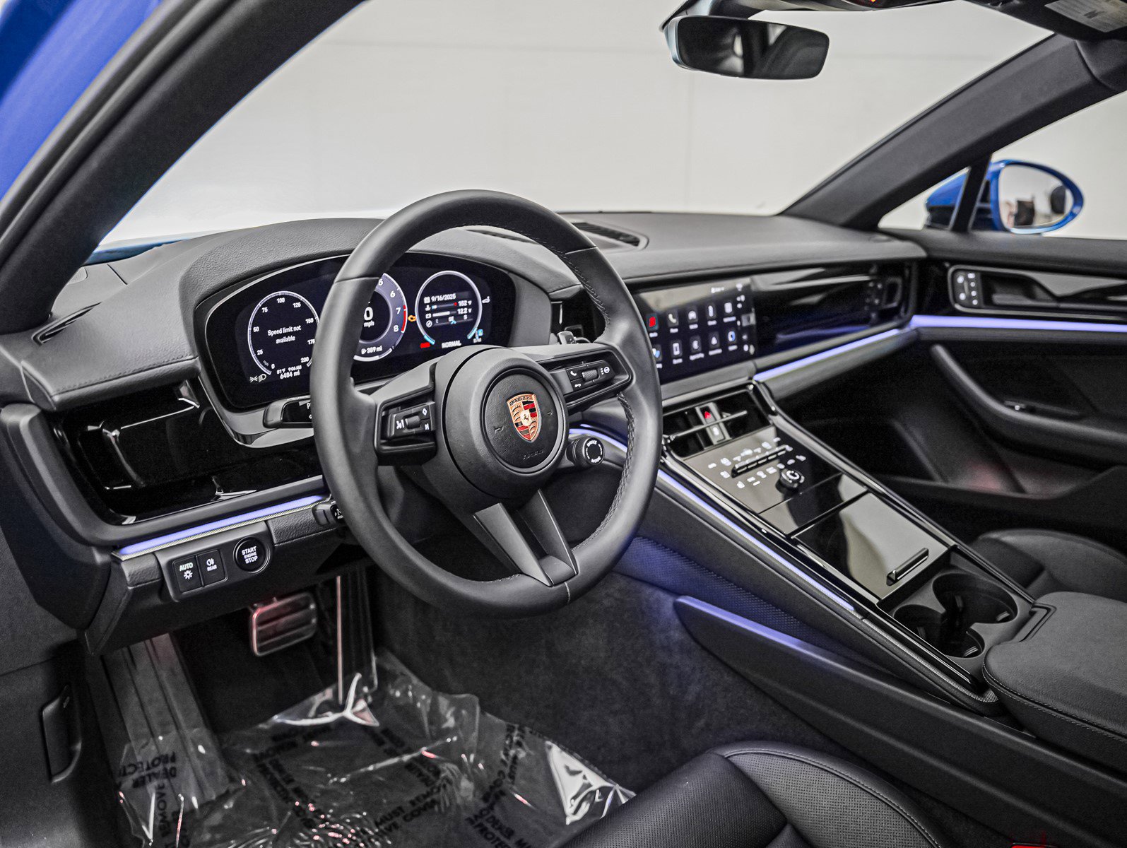 Certified 2025 Porsche Panamera image 4