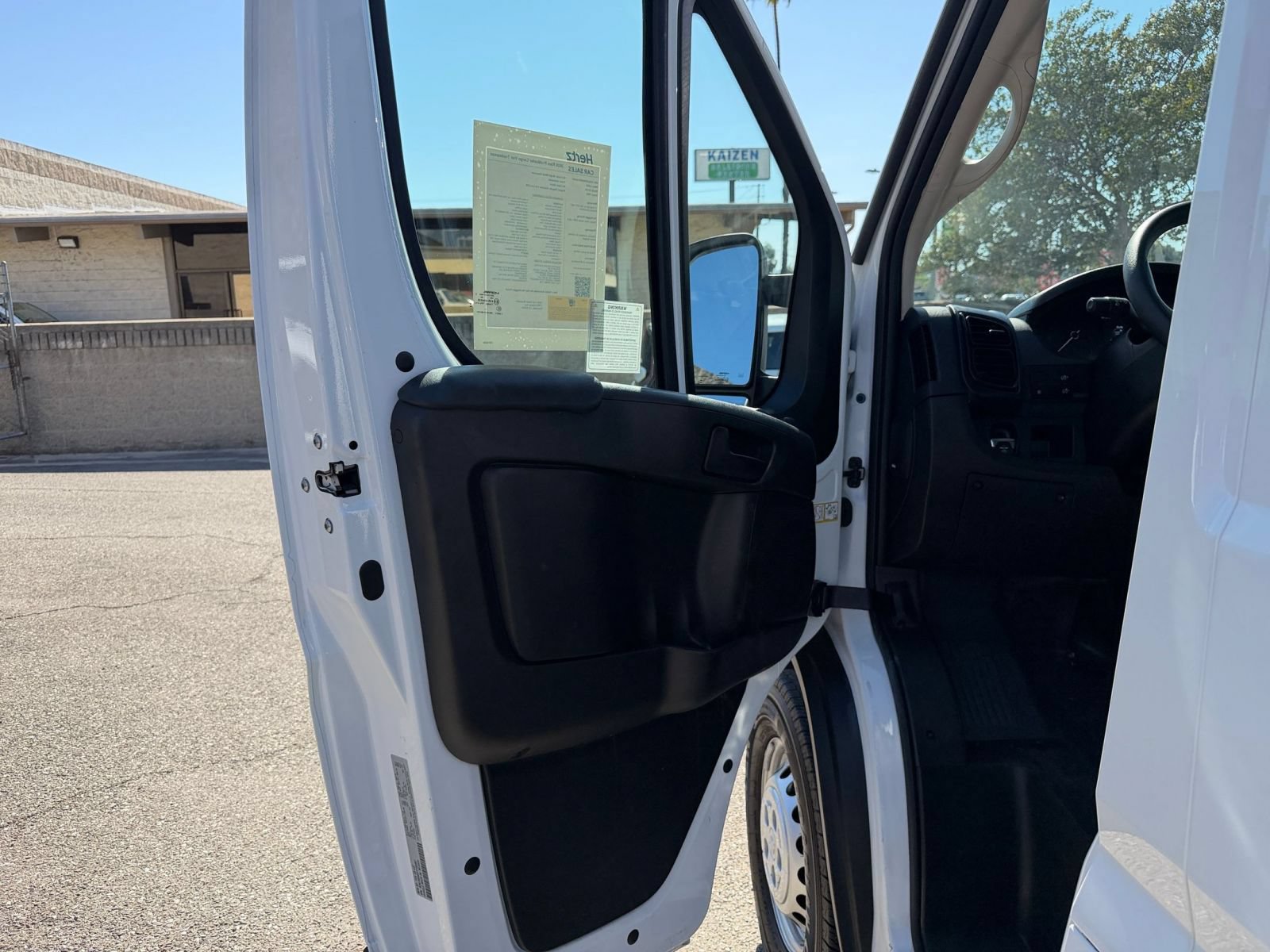 Used 2026 RAM ProMaster 2500 w/ Convenience Group FWD image 18