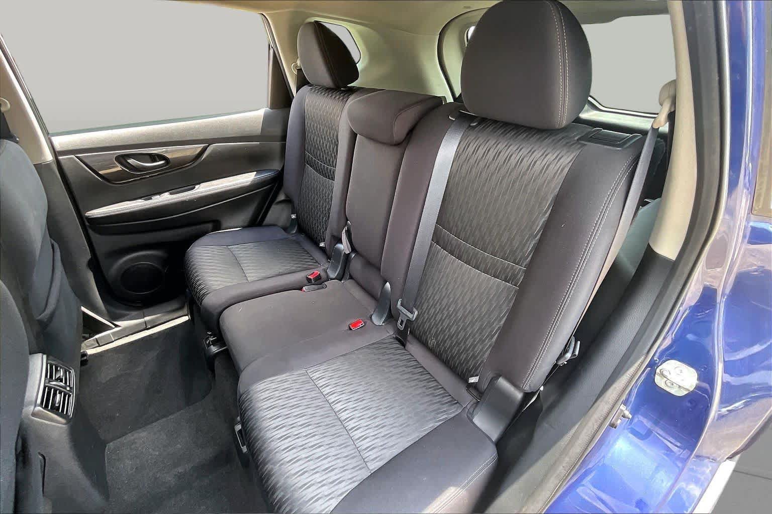 Used 2019 Nissan Rogue S FWD image 18
