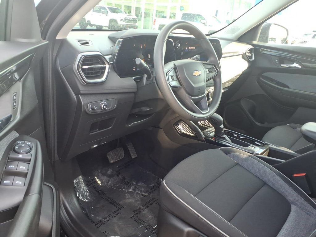 Used 2026 Chevrolet TrailBlazer LS w/ LS Convenience Package FWD image 6