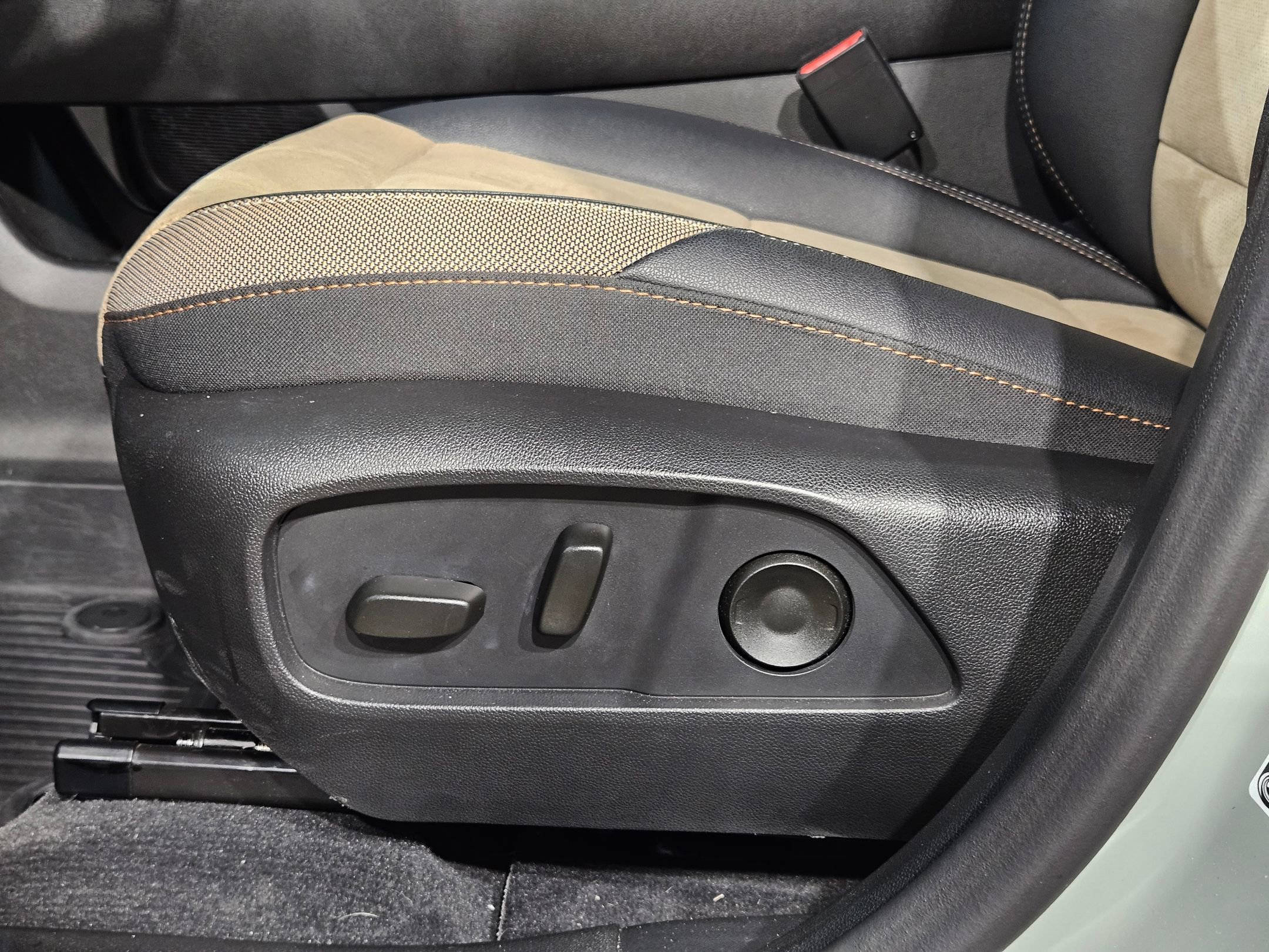 Used 2026 Chevrolet Equinox ACTIV FWD image 23