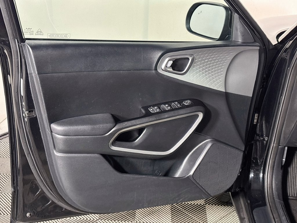 Used 2024 Kia Soul LX w/ Option Group 015 FWD image 10