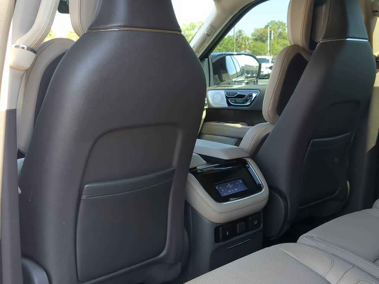Used 2024 Lincoln Navigator Reserve image 17